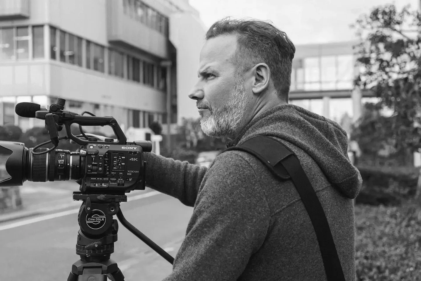 Videoproduktion in Hamburg mit Roland Michels bei professionellen Dreharbeiten